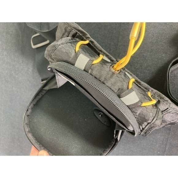 Runner's World Fanny Pack Running Belt Waist Bag Jogging Gear Accessory Black - Picture 7 of 10